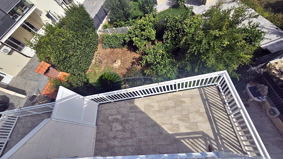 Casa con appartamenti a Okrug Gornji/Čiovo, seconda fila dal mare - 5 appartamenti